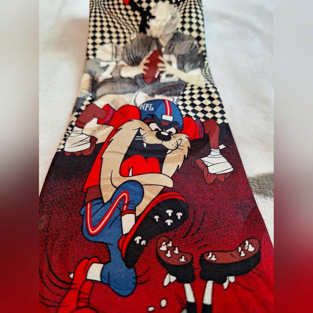 1994 Vintage Football Toons Looney Tunes Daffy Duck & Taz Illusion 100% Silk Tie